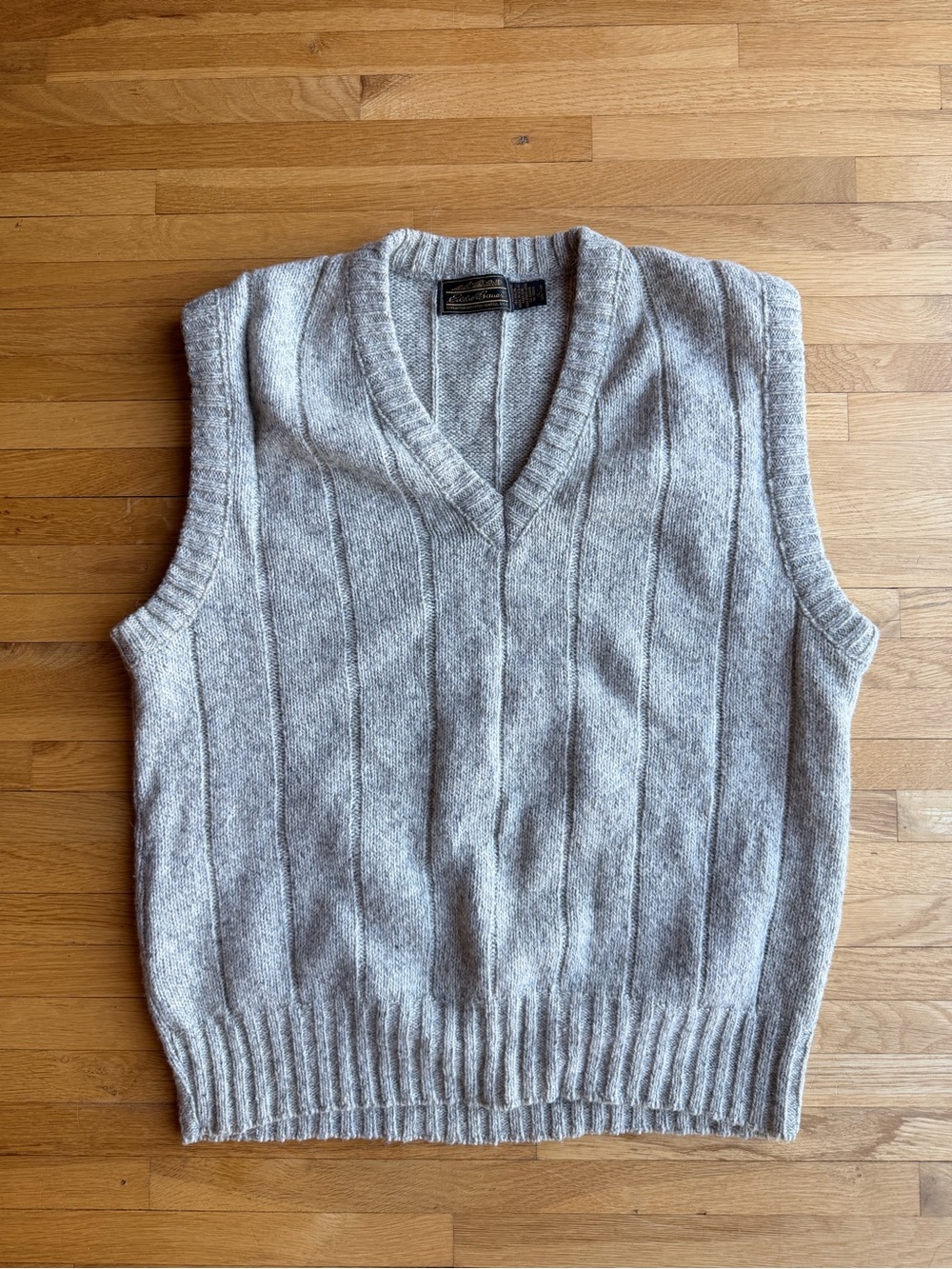 Eddie Bauer Vintage 80’s/90’s Light Gray V-Neck Cable Knit Sweater Vest